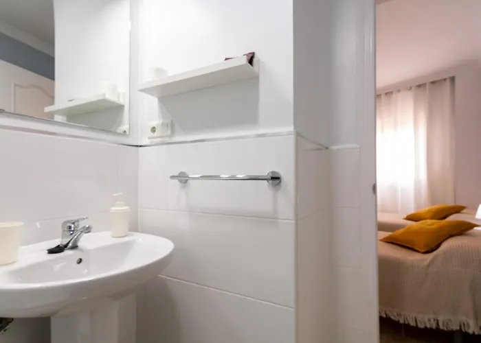 Hostal Boutique Luna De Nerja Olive Oil Free Degustation & Sale 2*