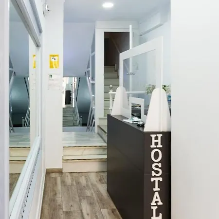 호텔 호스탈 루나 데 네르하 2*